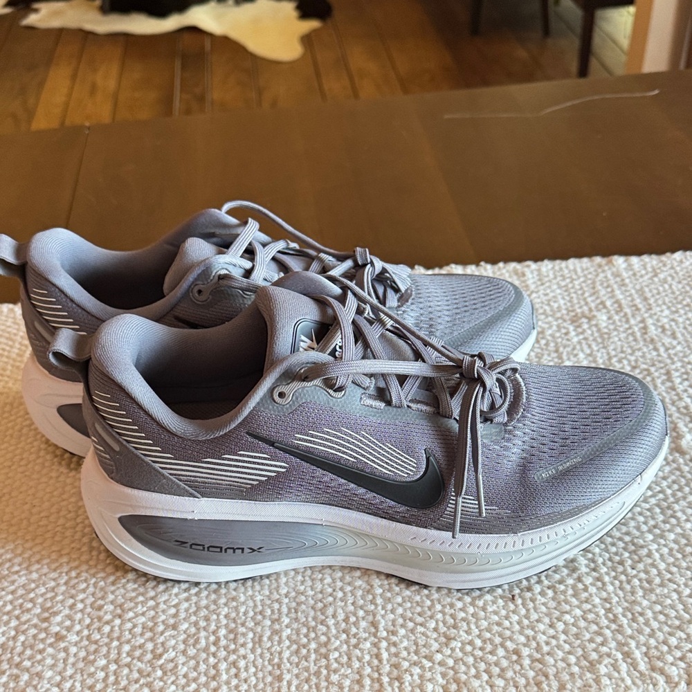 Nike ZoomX Gray and White Running Shoes - Picture 4 of 9